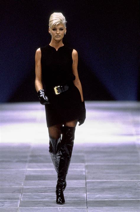 tailleur anni 90 versace|Versace Fall 1991 Ready.